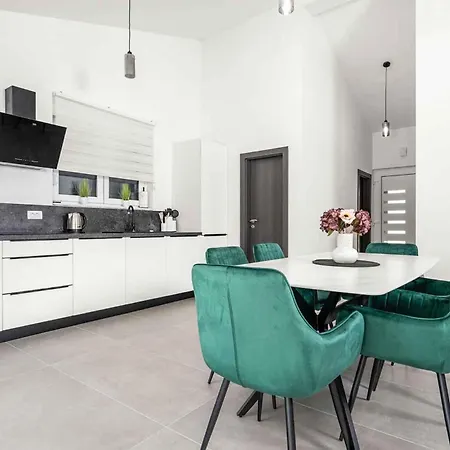 Сasa de vacaciones Cozy In With Kitchen Santalezi